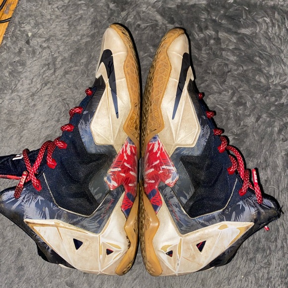 Nike Lebron 11 Independence Day - Picture 2 of 5